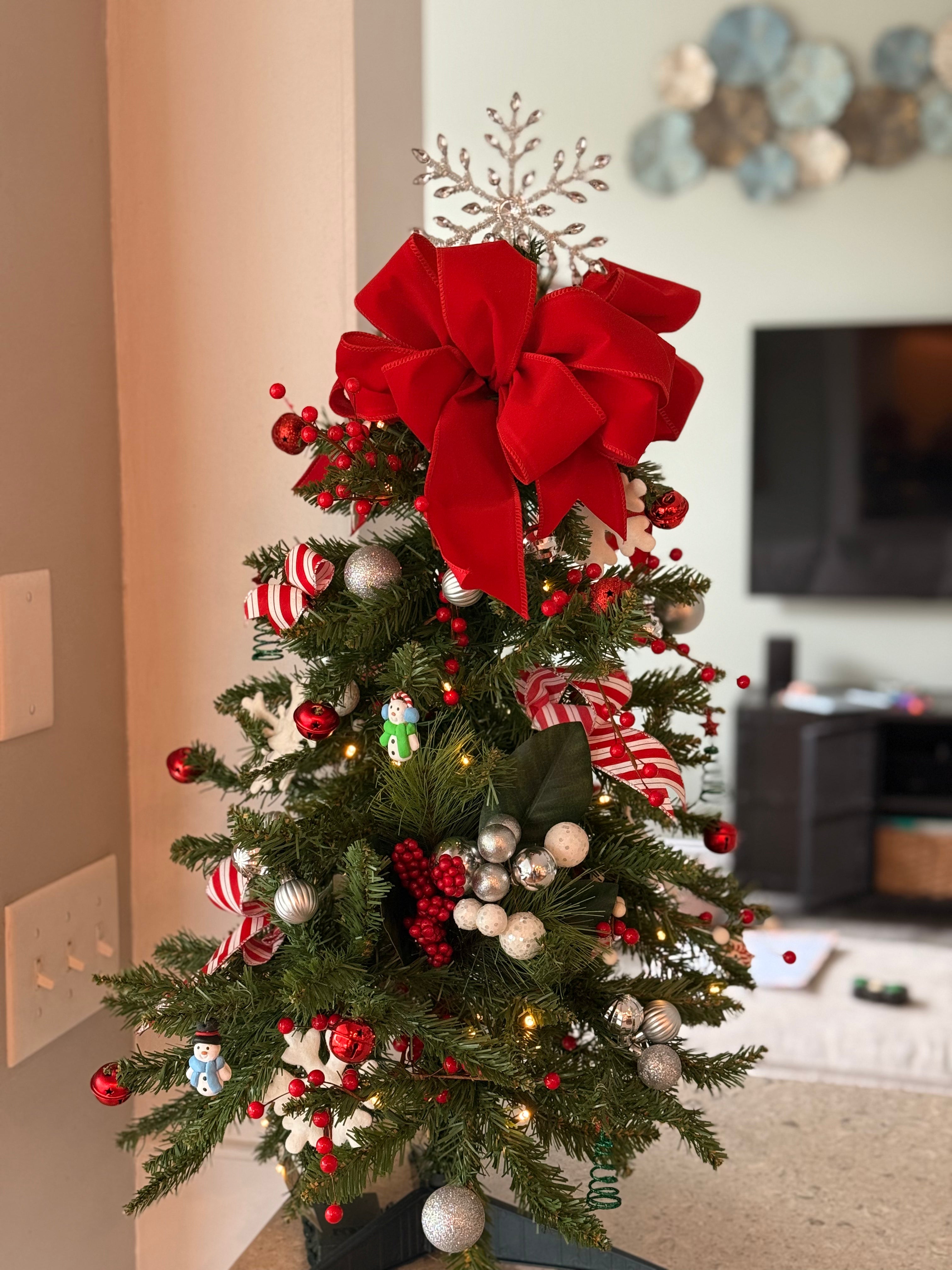 College Dorm Christmas Tree Kit - Customizable School Spirit Edition